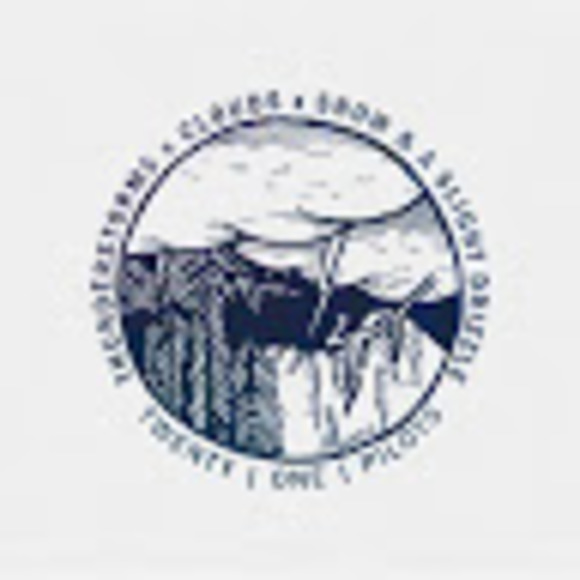 Meet your Posher, Linzee - Picture 1 of 1